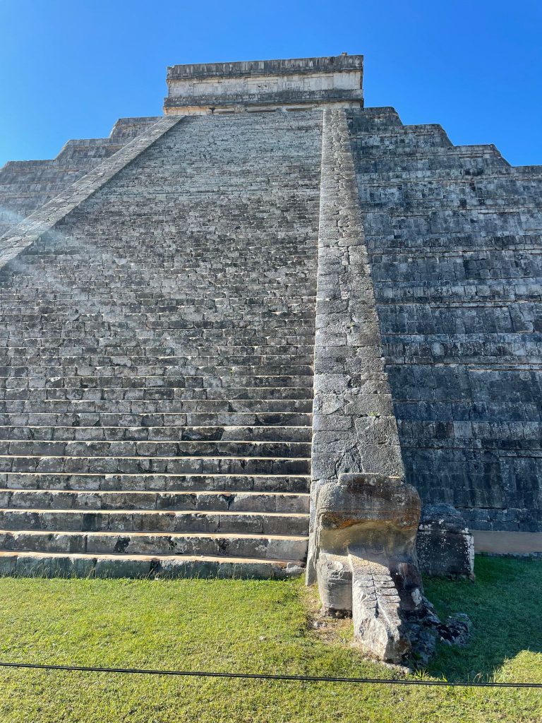 foto mayan pyramids 